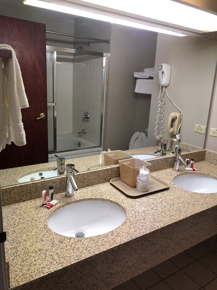 Super 8 By Wyndham Aurora/Naperville Area 18/39