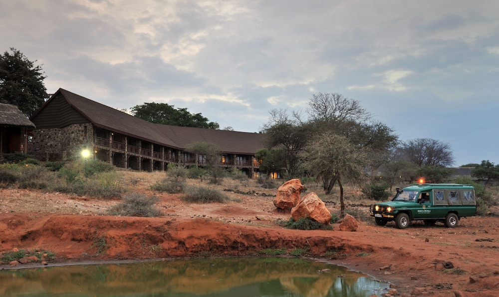 Kilaguni Serena Safari Lodge 5/50