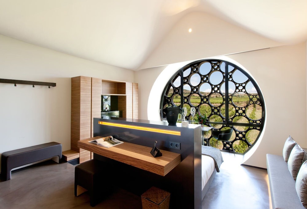 Cava Hotel Mastinell 16/68