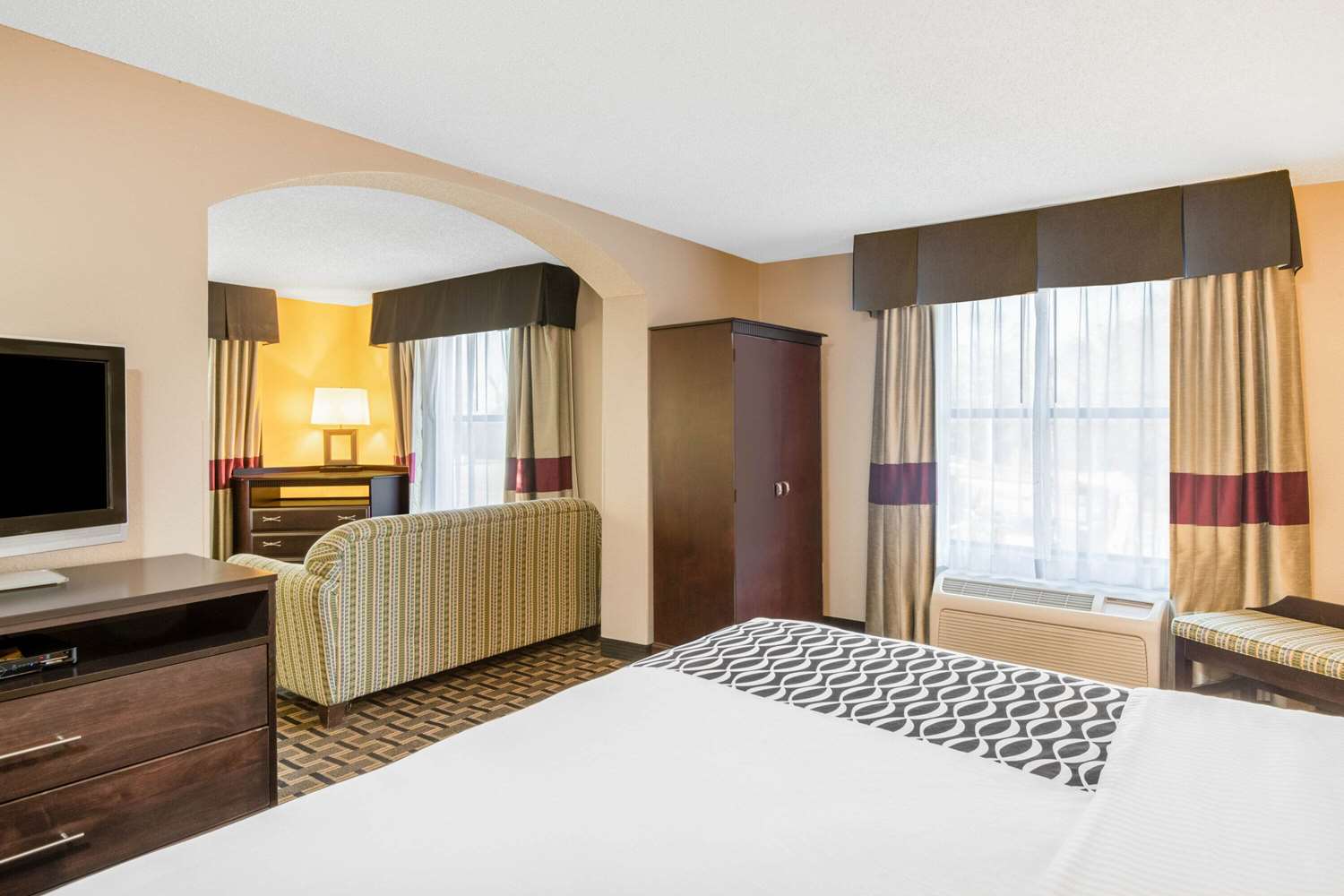 La Quinta Inn & Suites by Wyndham Denison - N. Lake Texoma 22/35