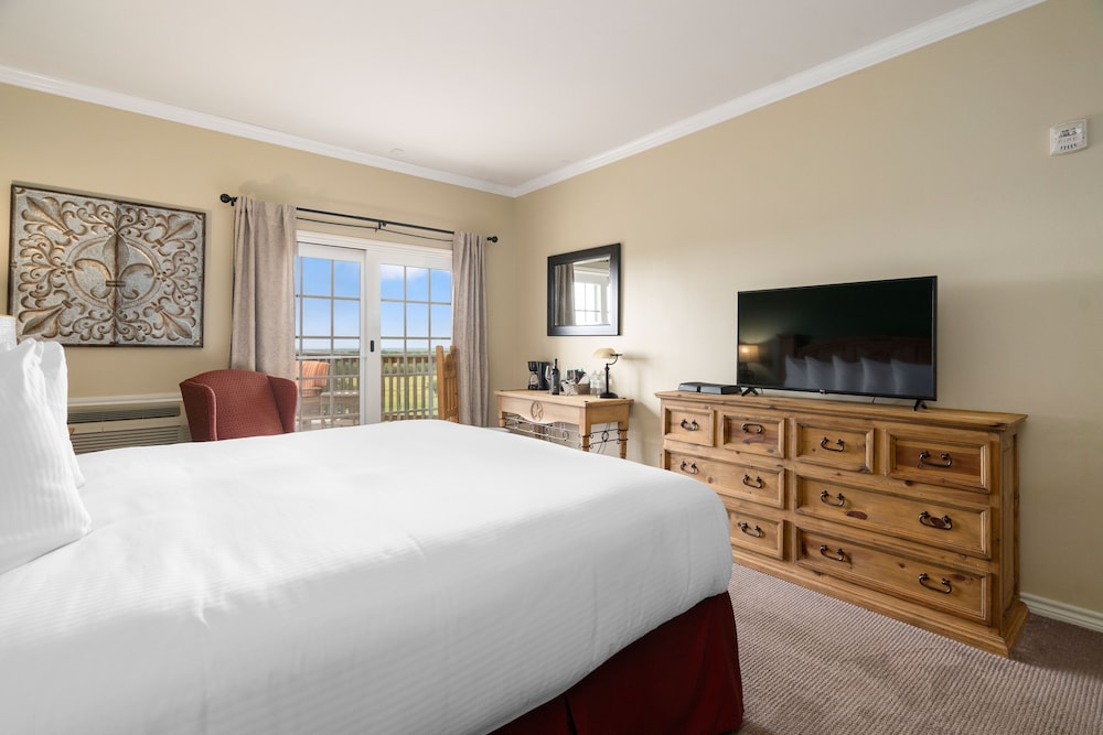 Lodge, King Bed