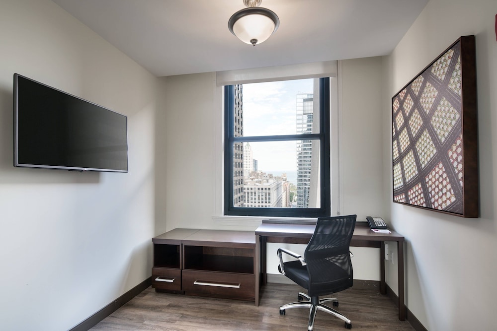Residence Inn Chicago Downtown Loop 43/82