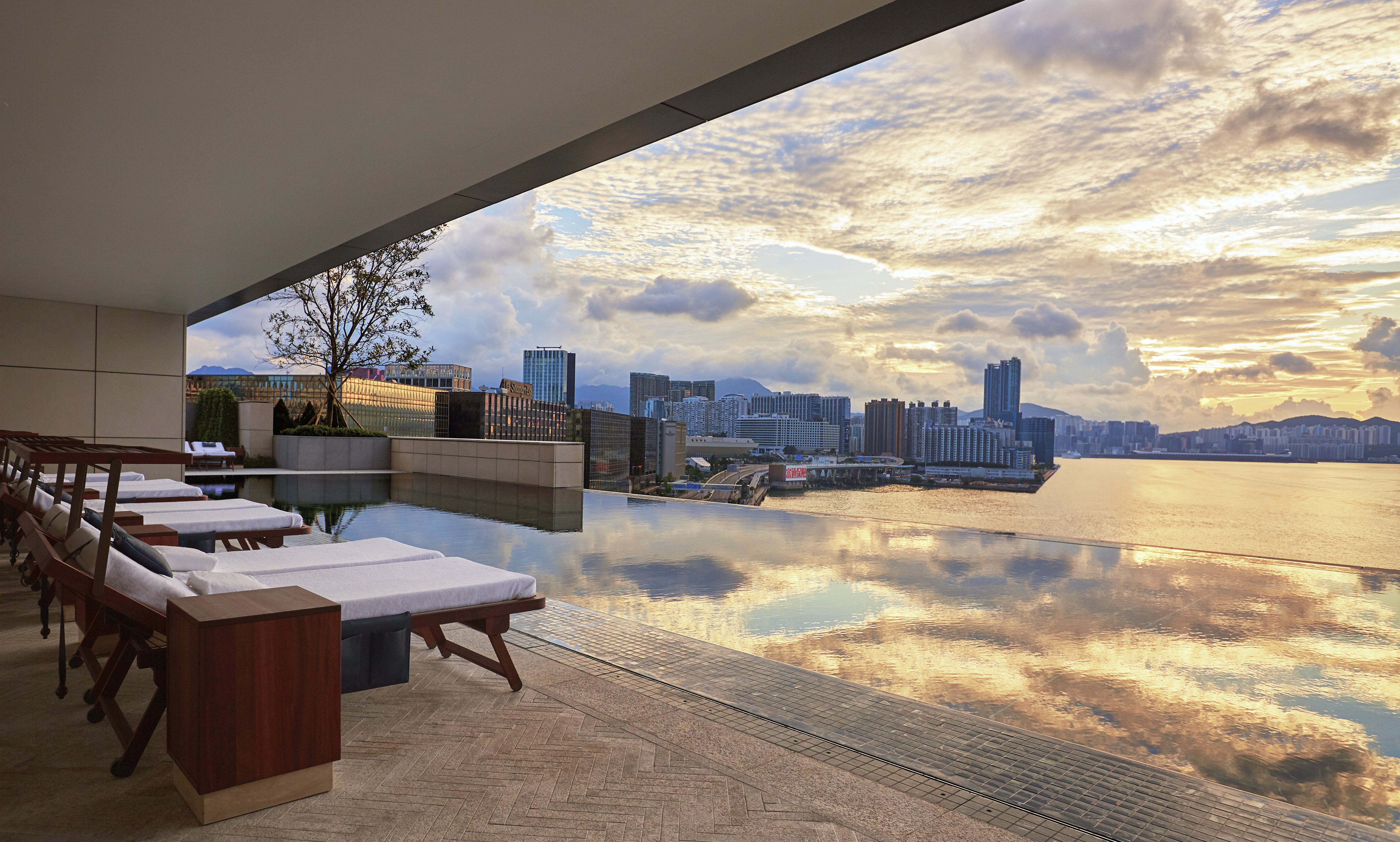 Rosewood Hong Kong 8/85
