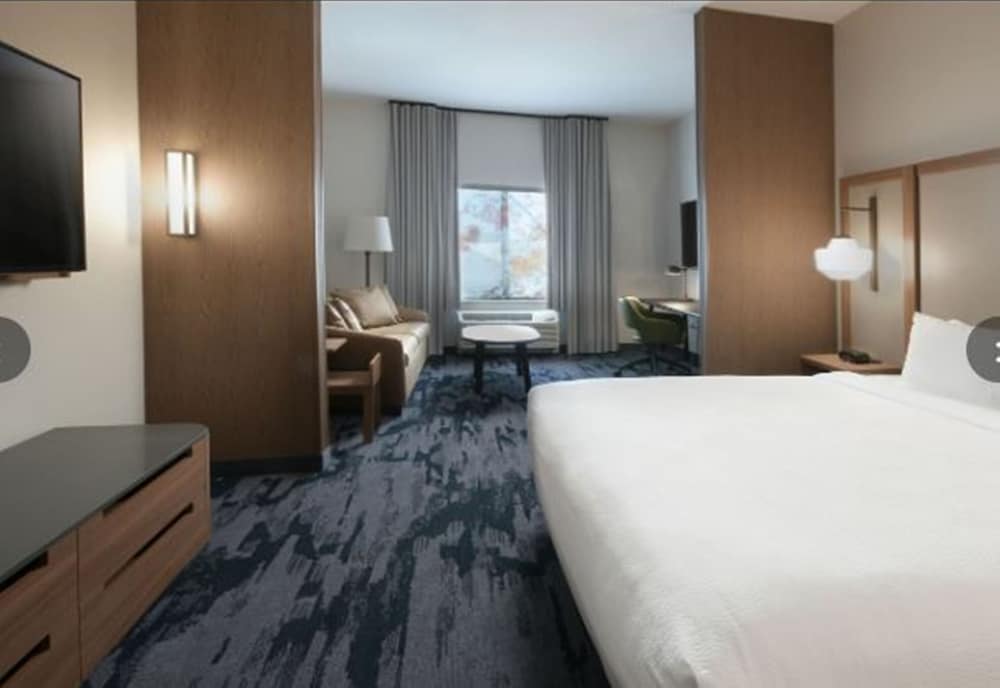 Fairfield Inn & Suites Dallas East 4/22