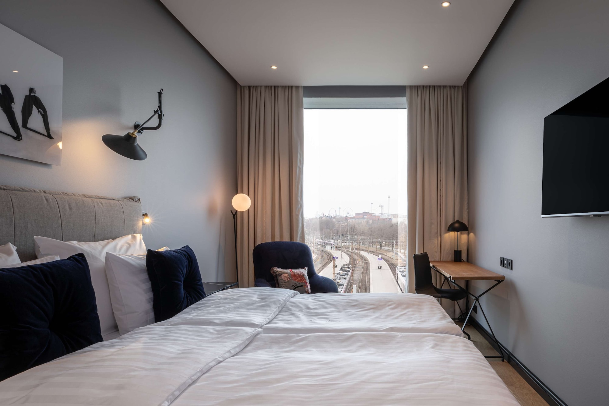 STANDARD, KING BED