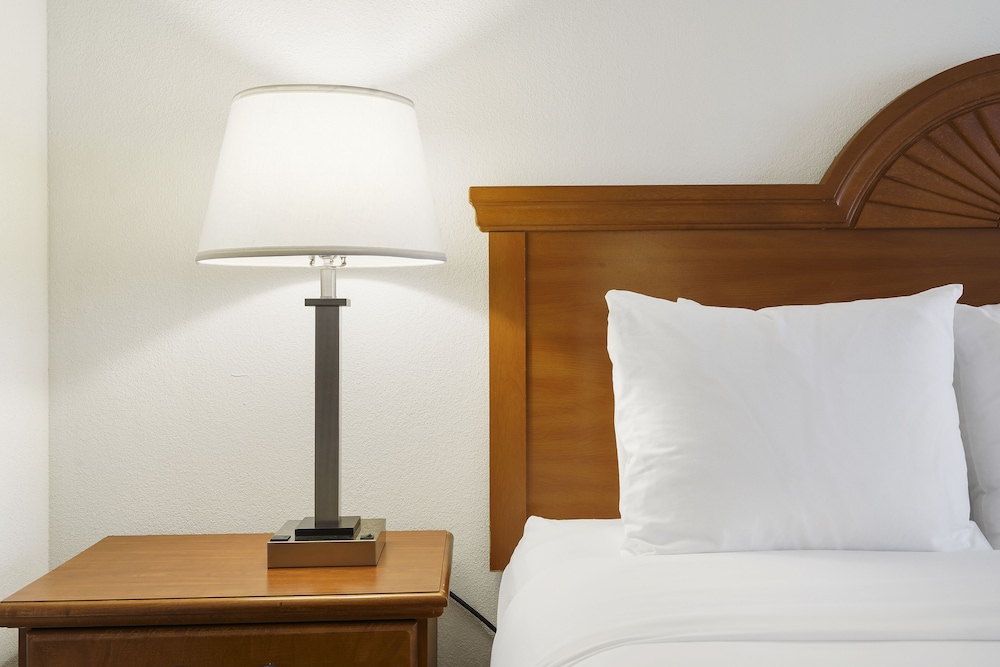 Thousand Hills Resort Hotel 20/50