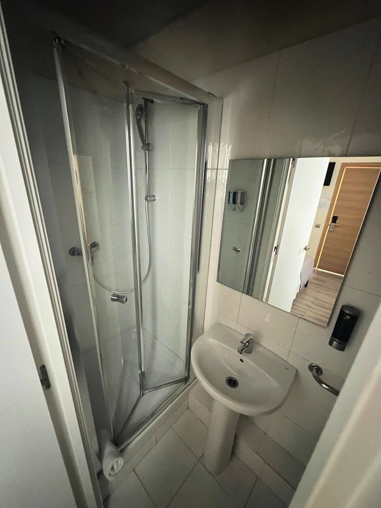 Hostal Balmes Centro 49/50