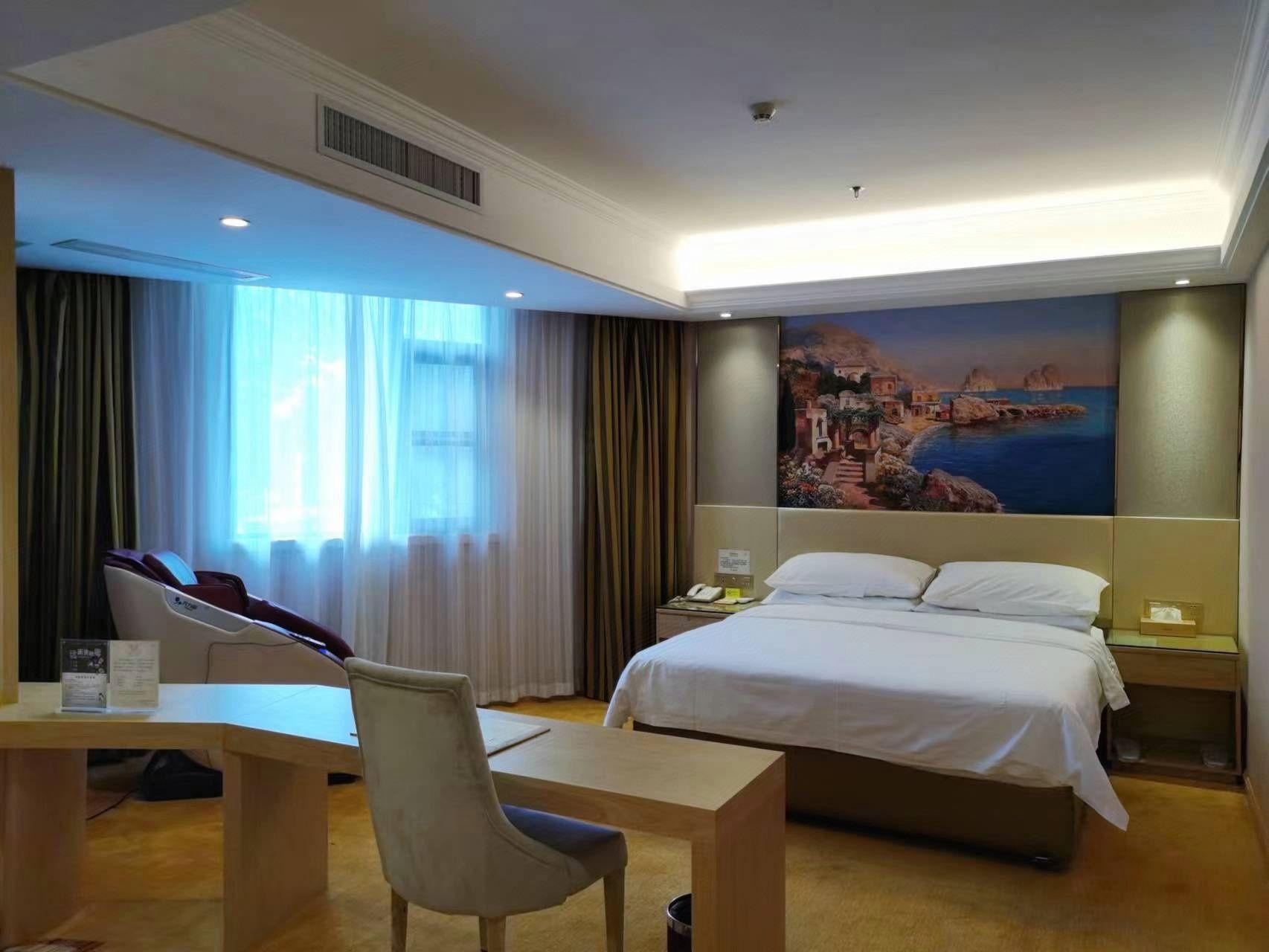 Vienna Hotel (Suzhou Wujiang Huayuan Road) 7/24