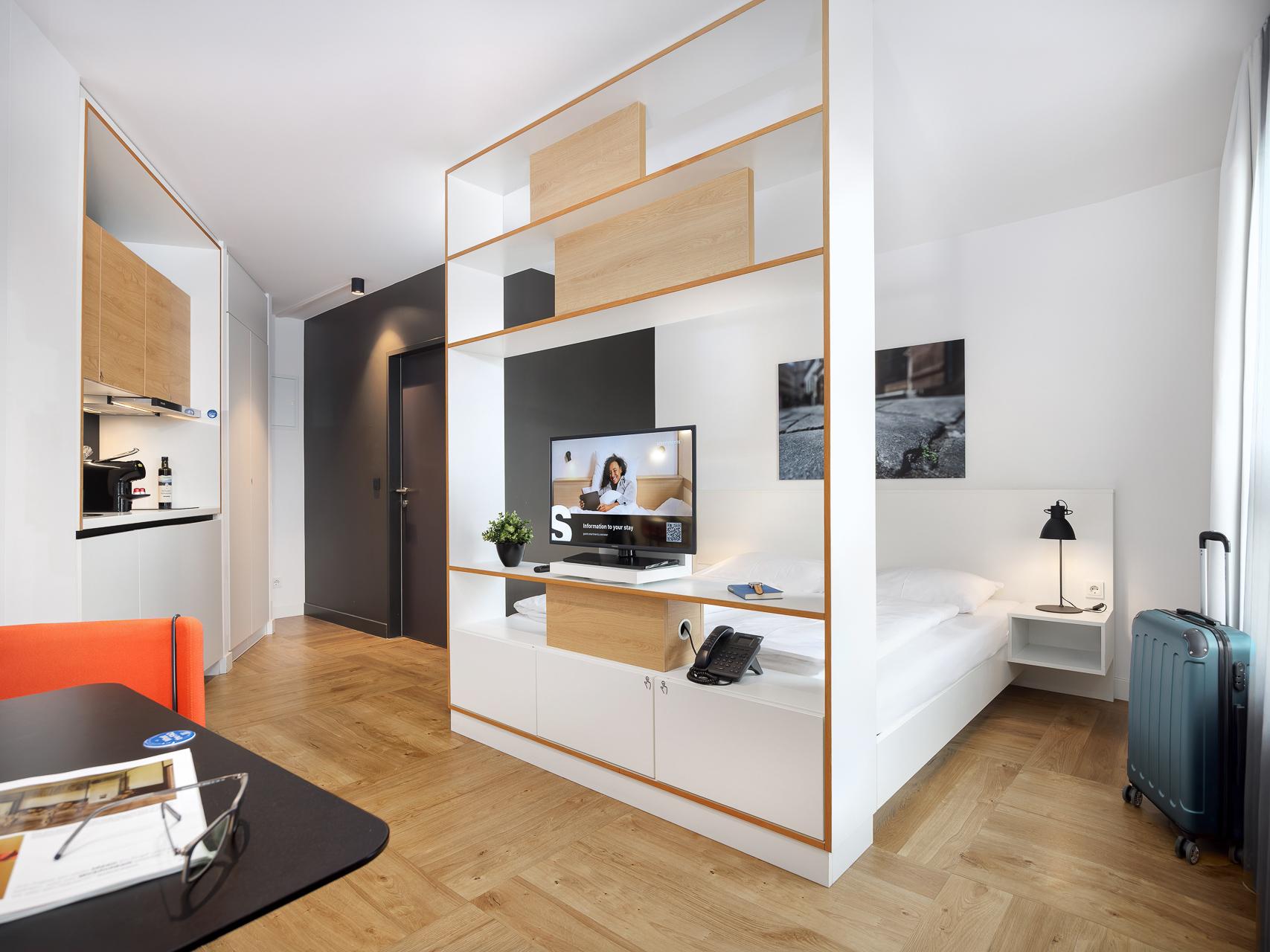 Studio, Queen Bed, Xl