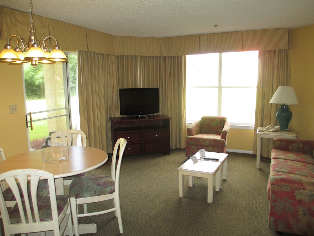 Parc Corniche Condominium Suites 28/62