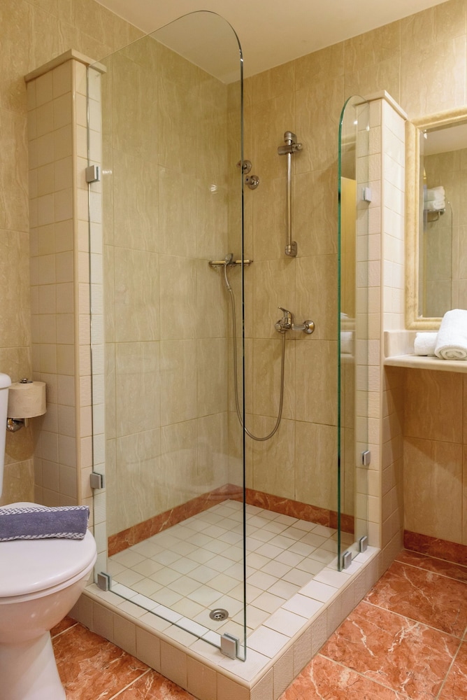 Zeus Hotels Palm Beach Hotel 62/63