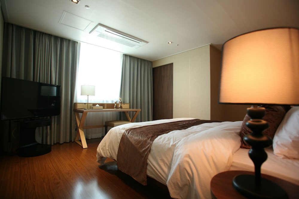 Hyunjin Tourist Hotel 31/72