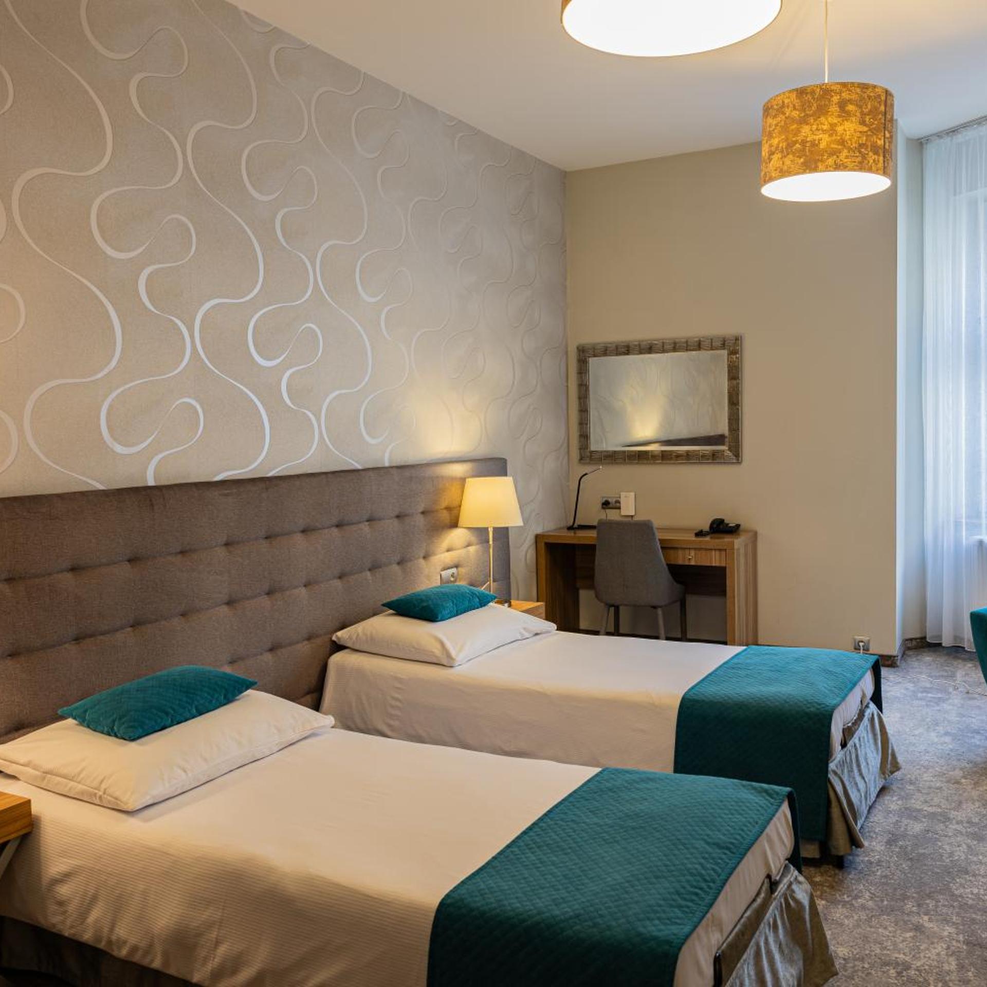 Deluxe, Twin Beds