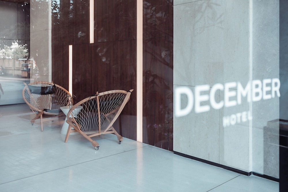 December Hotel 24/50