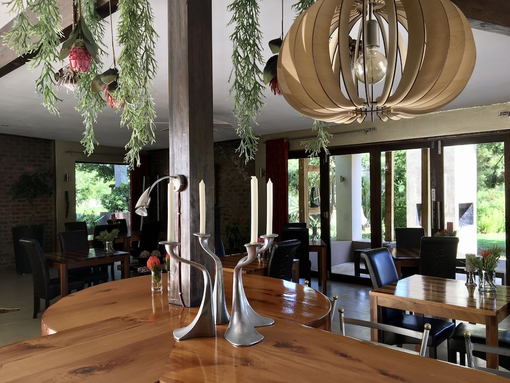 Lily Pond Country Lodge 52/82
