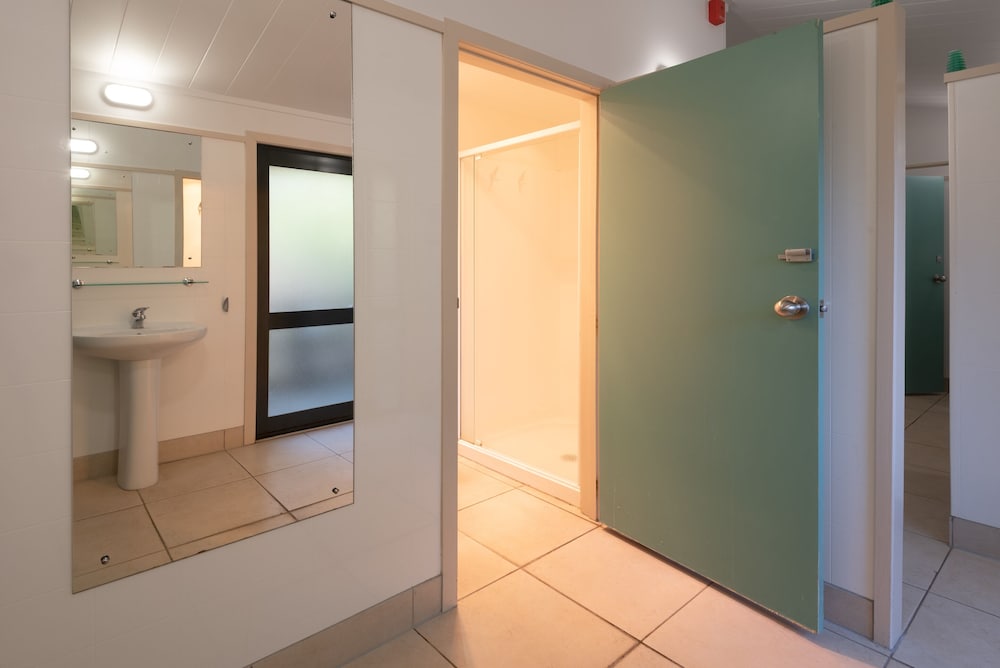 Family, 2 Queen Beds, Shared Bathroom, Skotel Alpine Resort 3/4