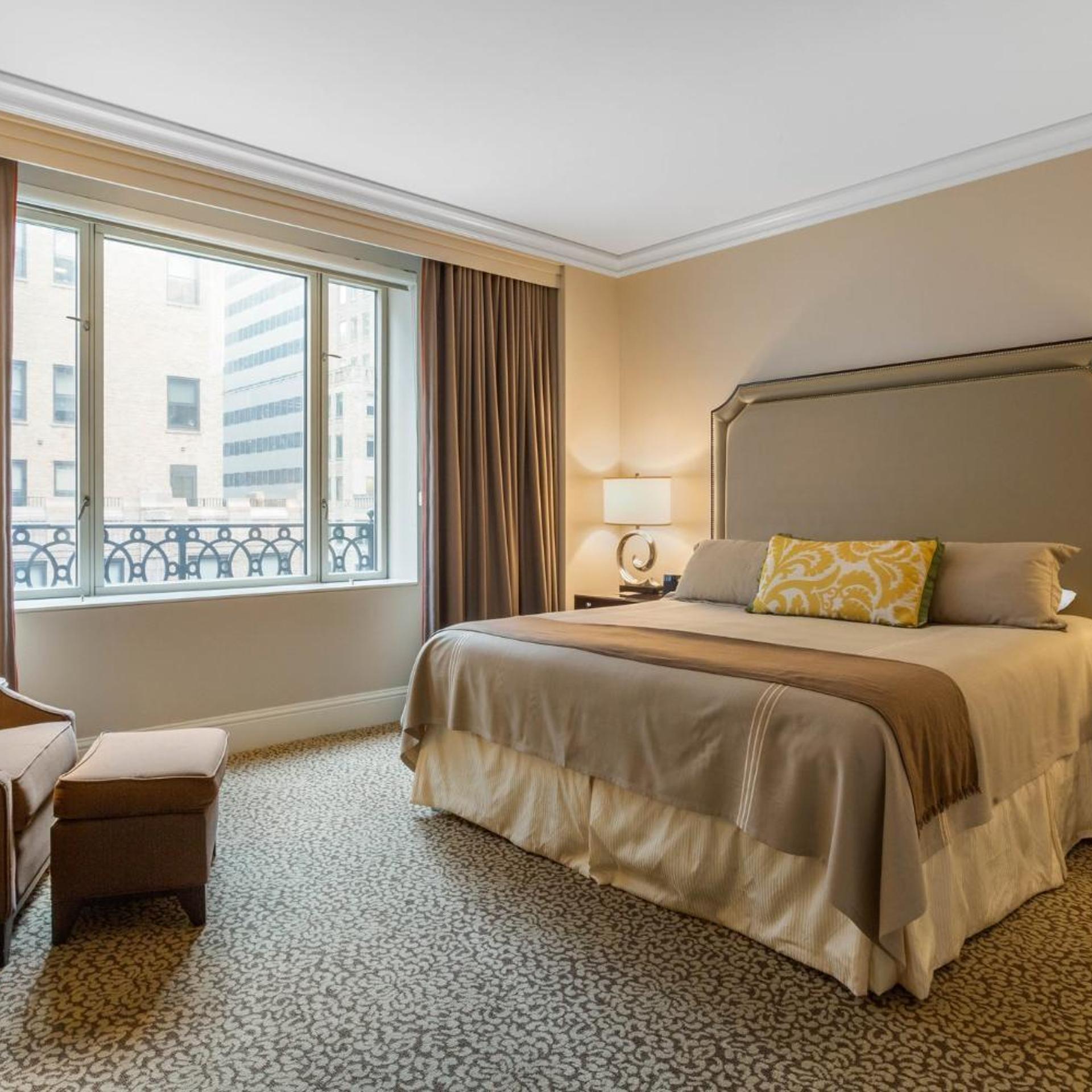 Manhattan, Suite, King Bed, Sofa