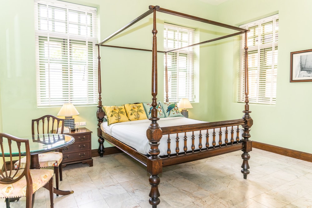 Deluxe, Suite, King Bed, Baan2459 Heritage House 2/5