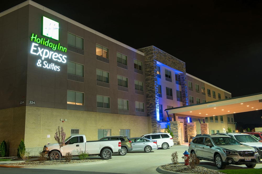 Holiday Inn Express & Suites Dayton SW - University Area by IHG 1/49