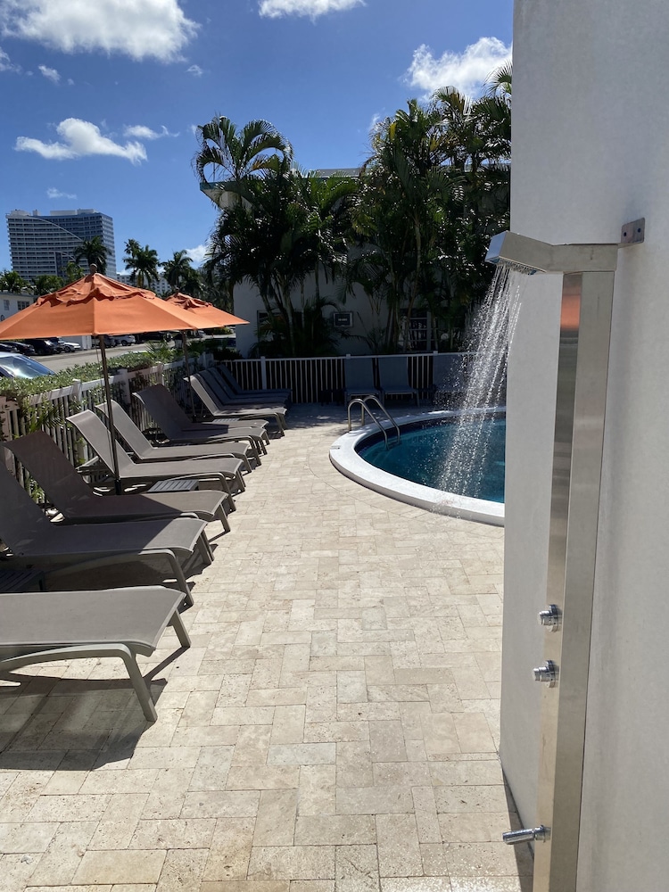 Rolo Beach Hotel 25/50