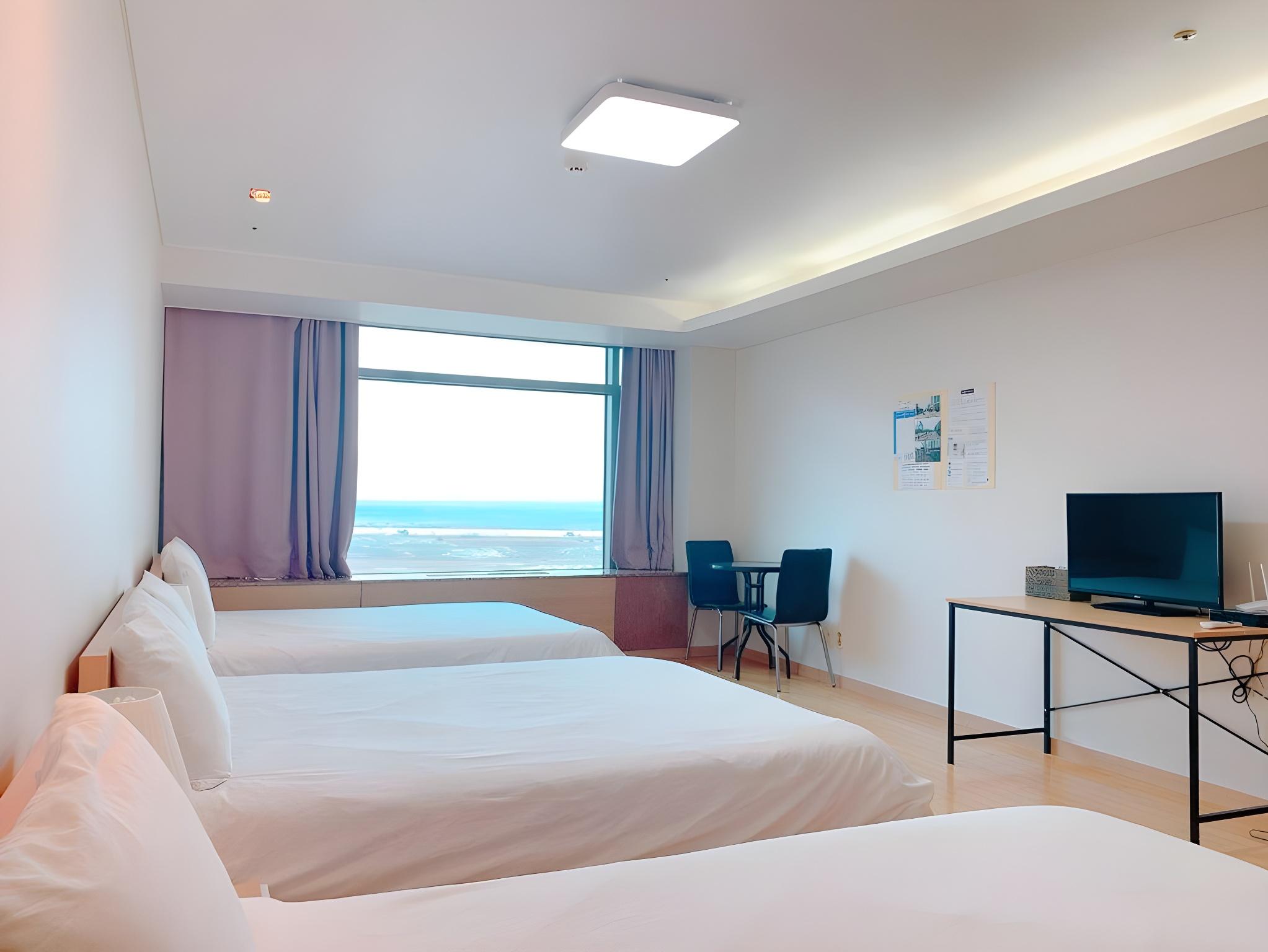 Room, Triple