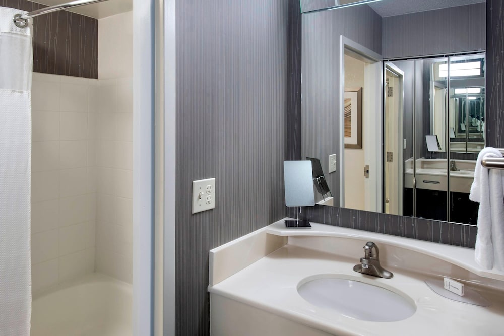 Courtyard by Marriott Lebanon 9/33