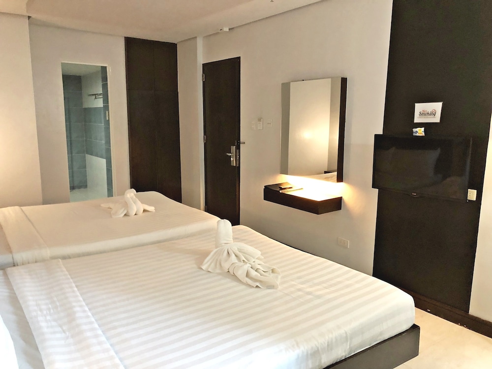 Ninong's Hotel 22/41