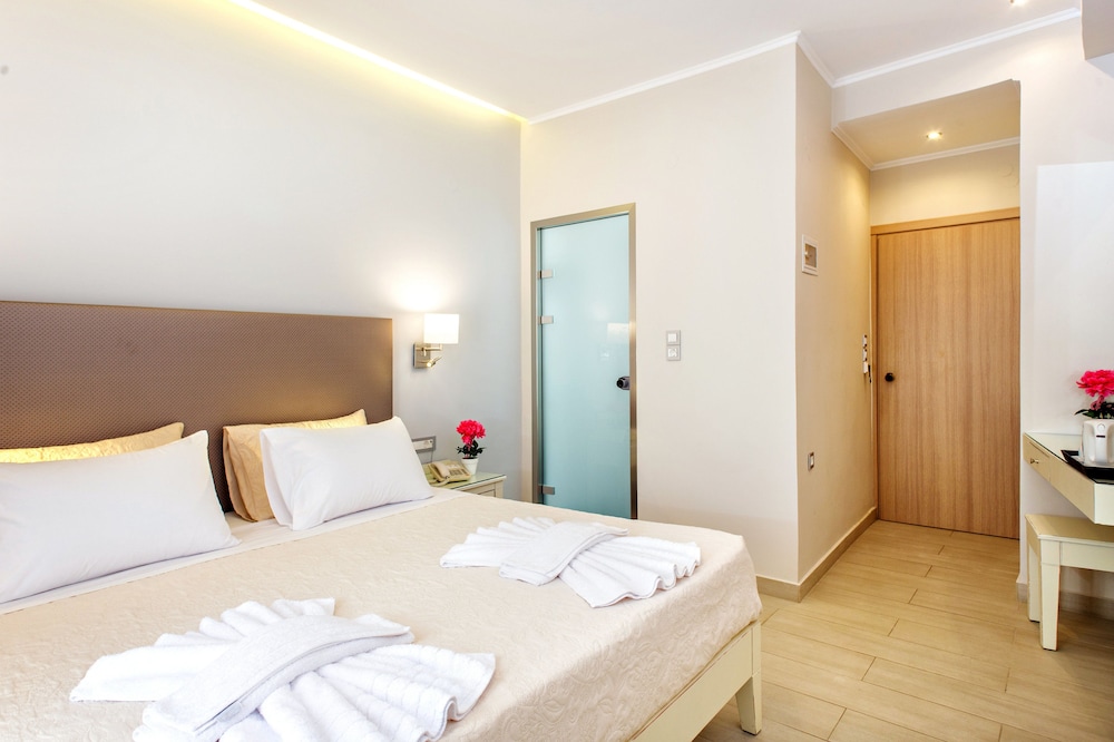 ROOM, DOUBLE OR TWIN BED