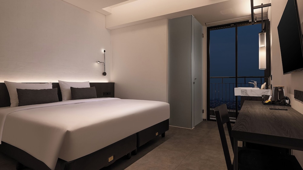 REZ Hotel 14/56