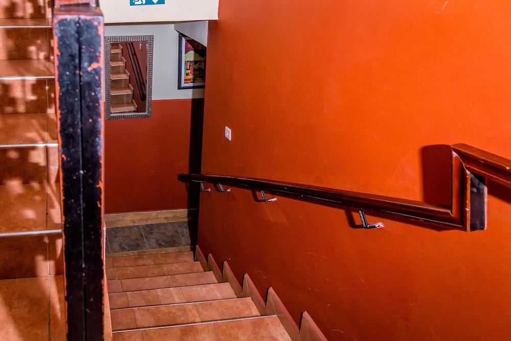 Oriental Hotel North Legon - Adults Only 6/39