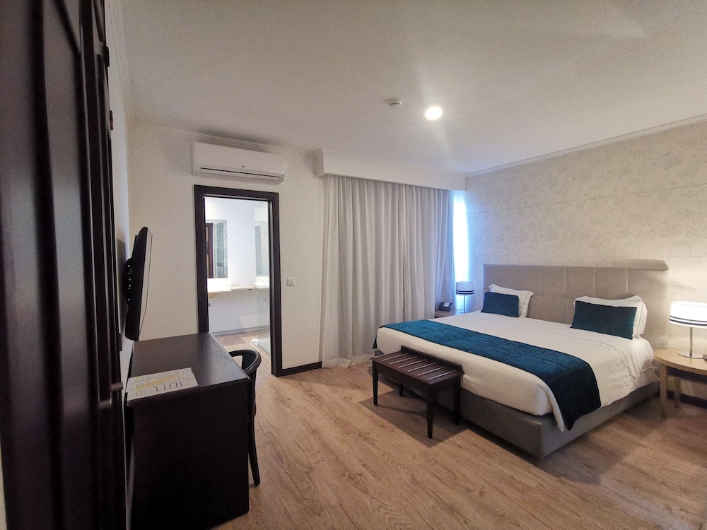 Santa Cruz Village Hotel 22/69