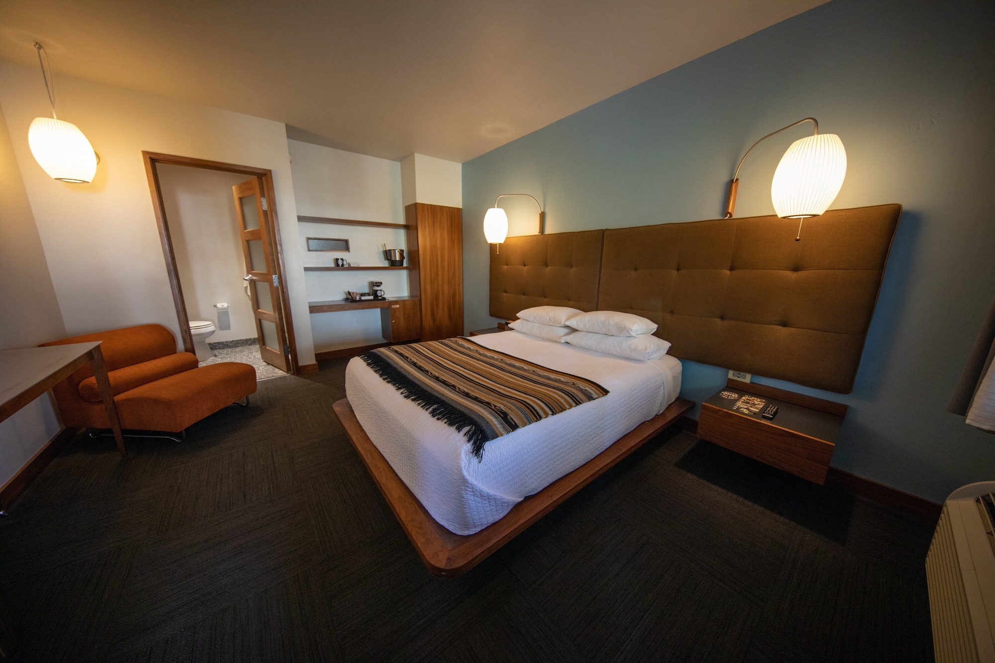 DESIGN, QUEEN BED