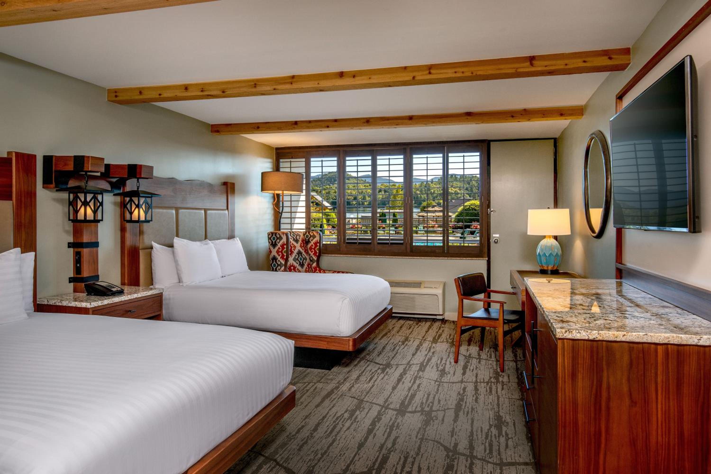 Resort, Queen Bed, with View