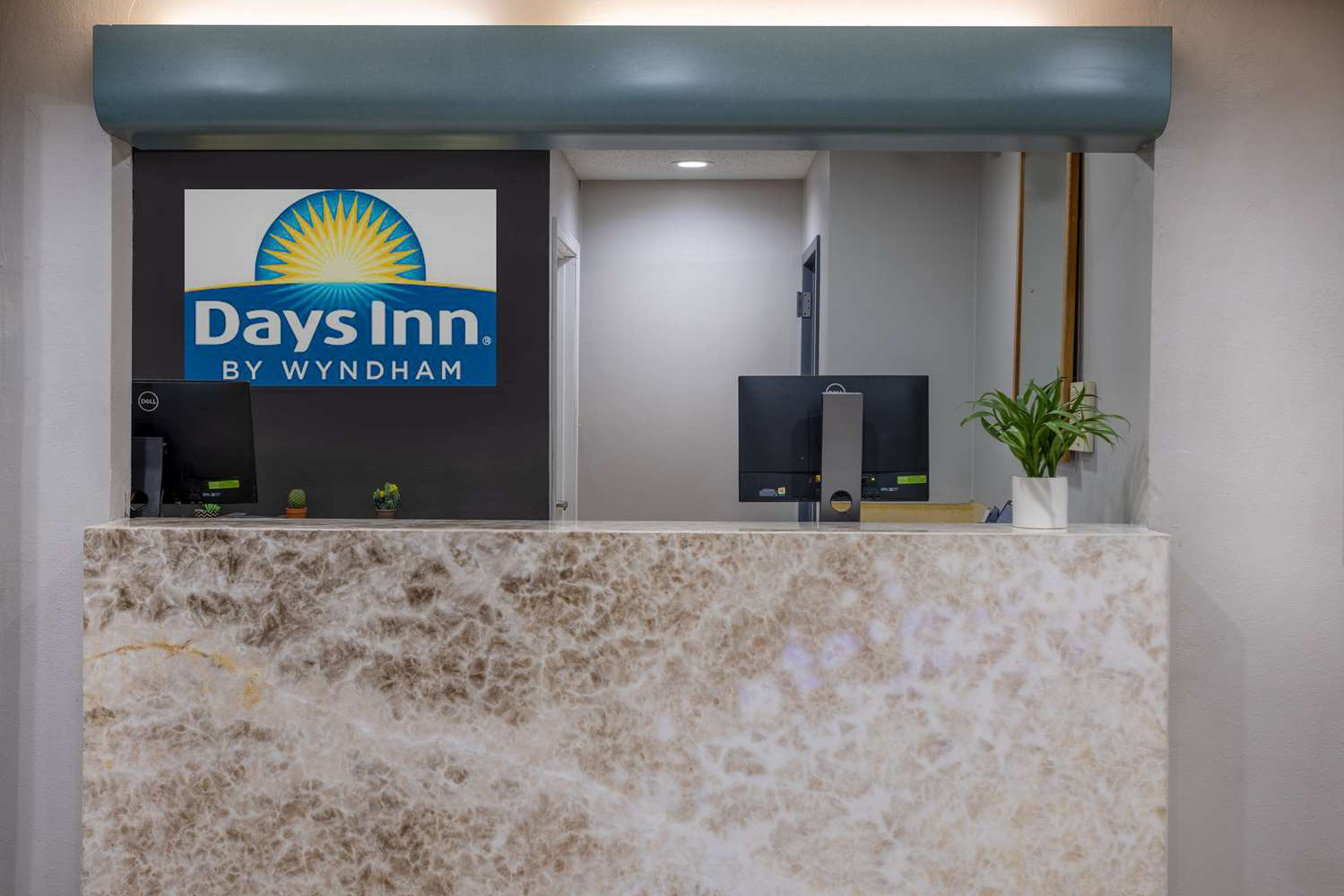 Days Inn by Wyndham Pleasant Prairie Kenosh 8/55