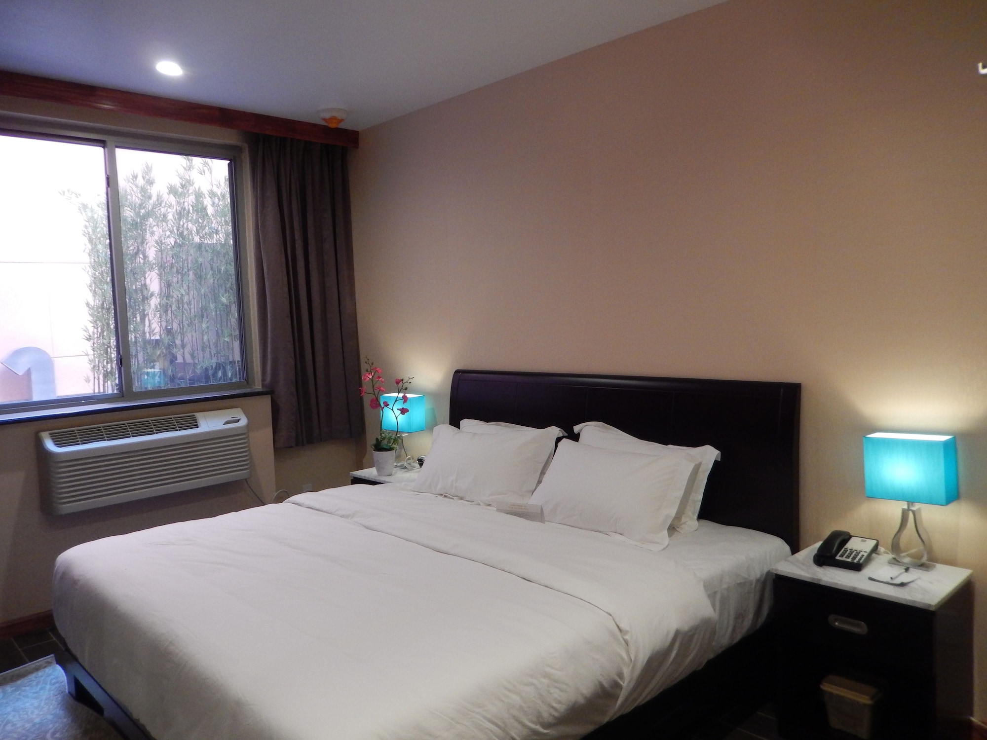 ROOM, KING BED, ACCESSIBLE