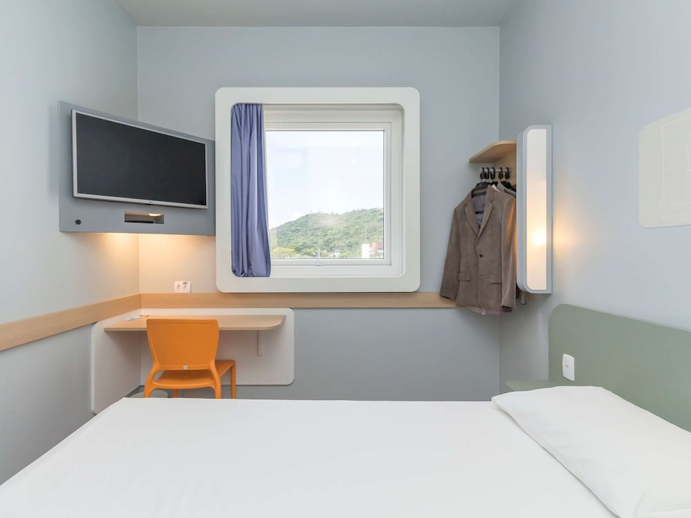 Ibis Budget Blumenau 28/68