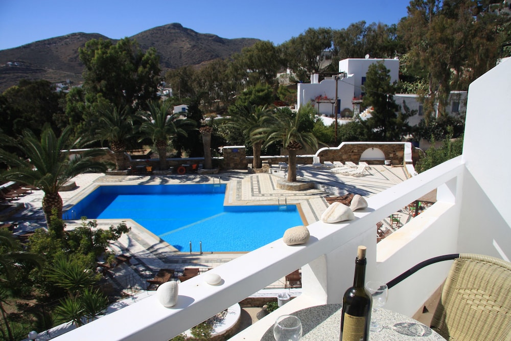 Armadoros Hotel / Ios Backpackers 43/47