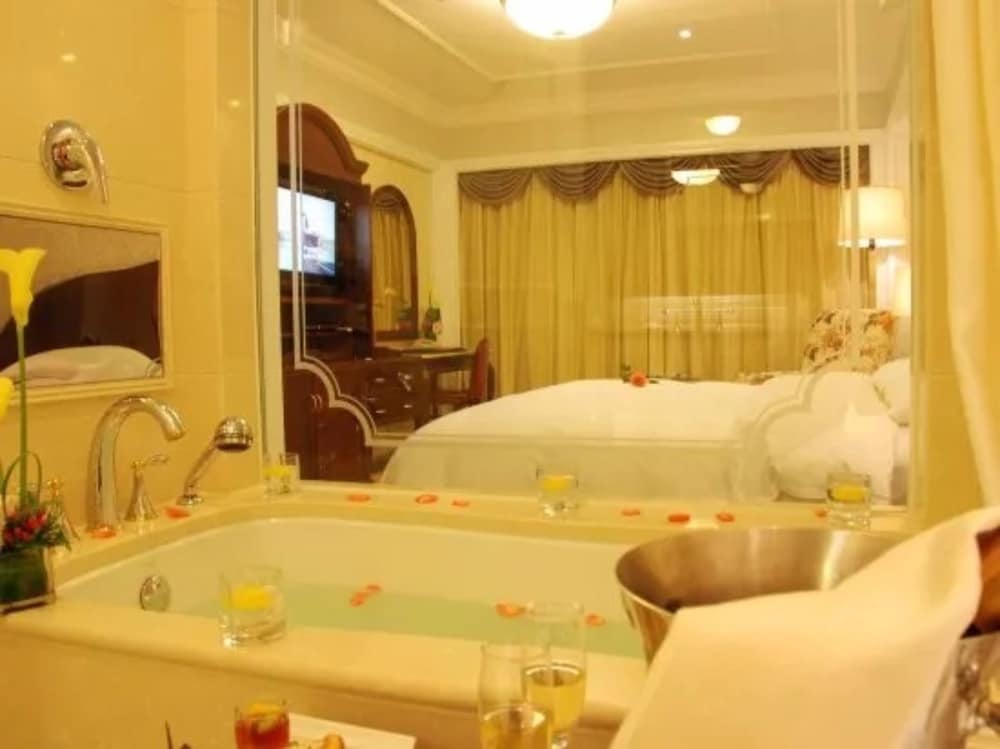 Kunming Green Lake Hotel, WorldHotels Elite 66/66