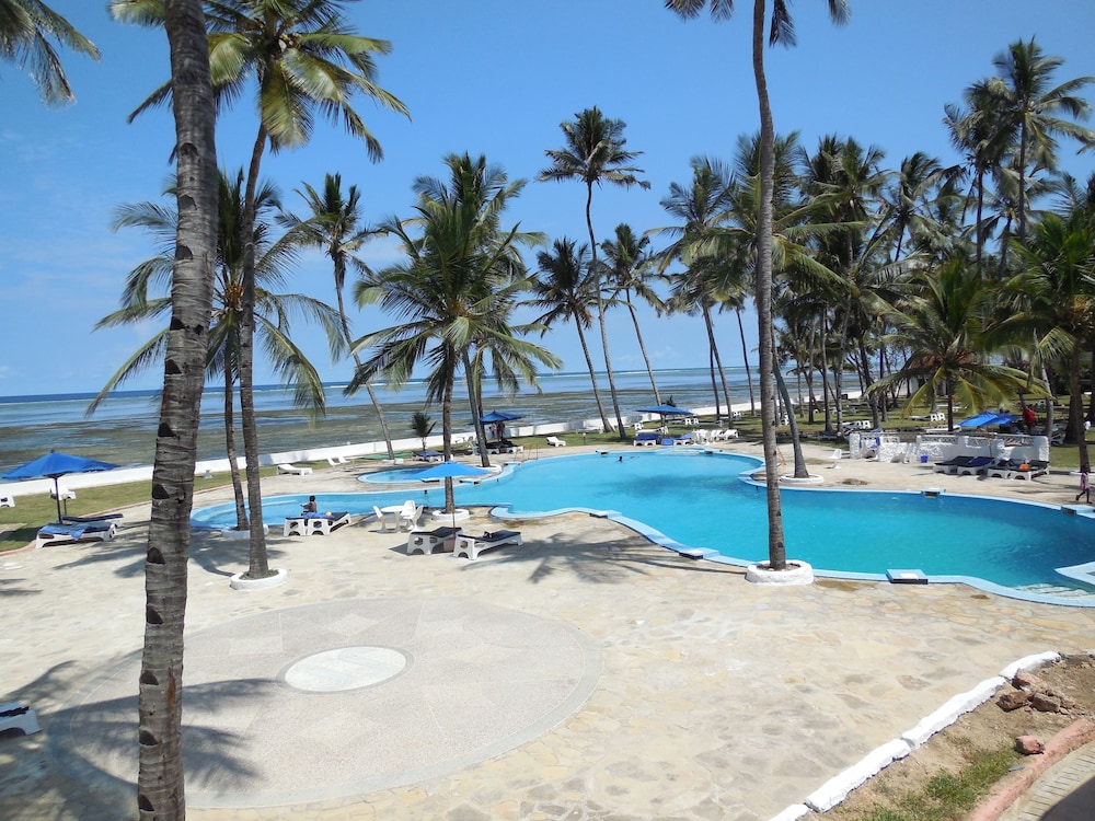 Sun N Sand Beach Resort 40/50