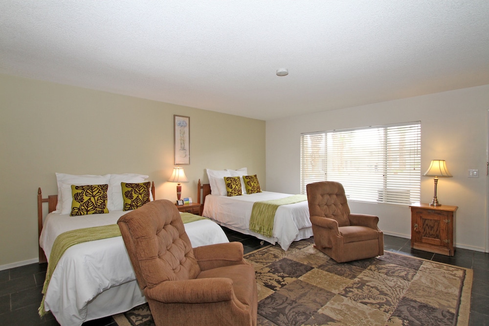 Lido Palms Resort & Spa 15/16