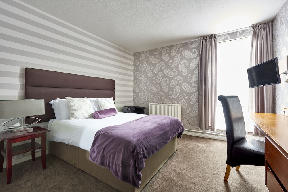 St James Hotel 7/52