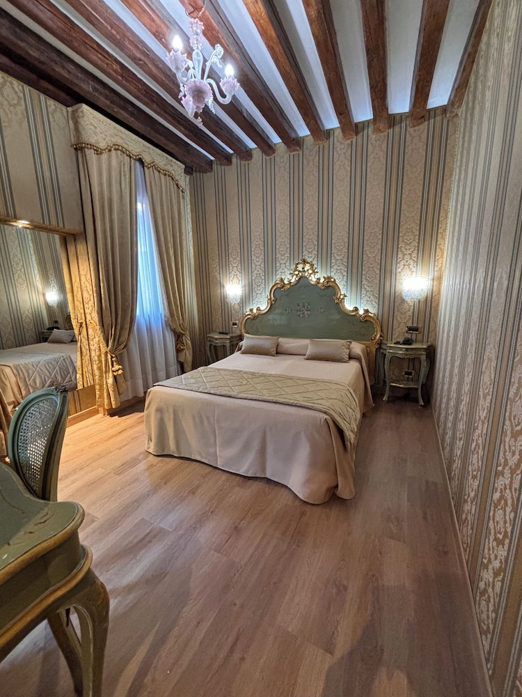 SUPERIOR, DOUBLE OR TWIN BED