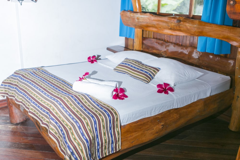 La Isla Inn Hotel 11/52