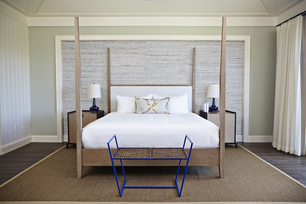 LUXURY, SUITE, KING BED, POOL VIEW, SOFA, TERRACE