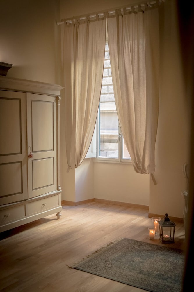 Breathtaking 4BD Apt 5min Walk to Duomo 22/33