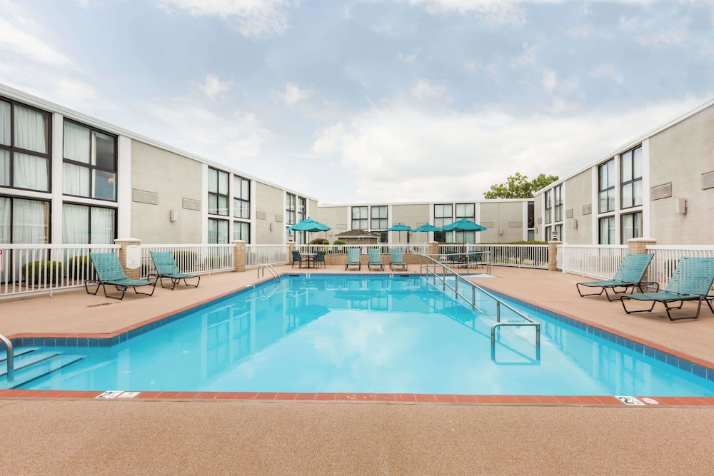 Wyndham Riverfront Little Rock 1/60