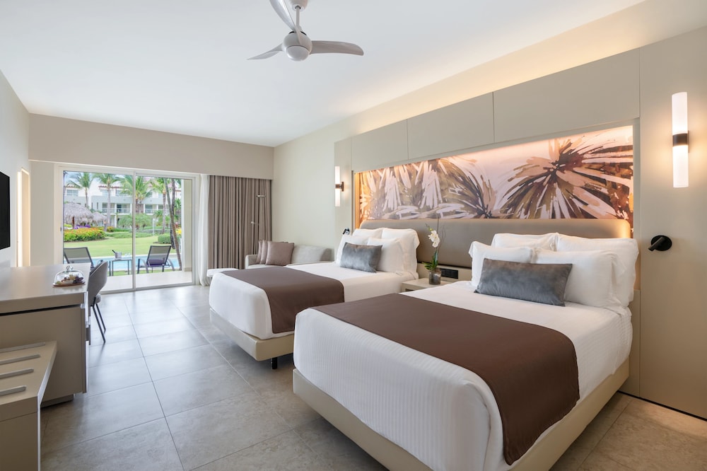 Xhale Club, Junior Suite, King Bed, Pool View