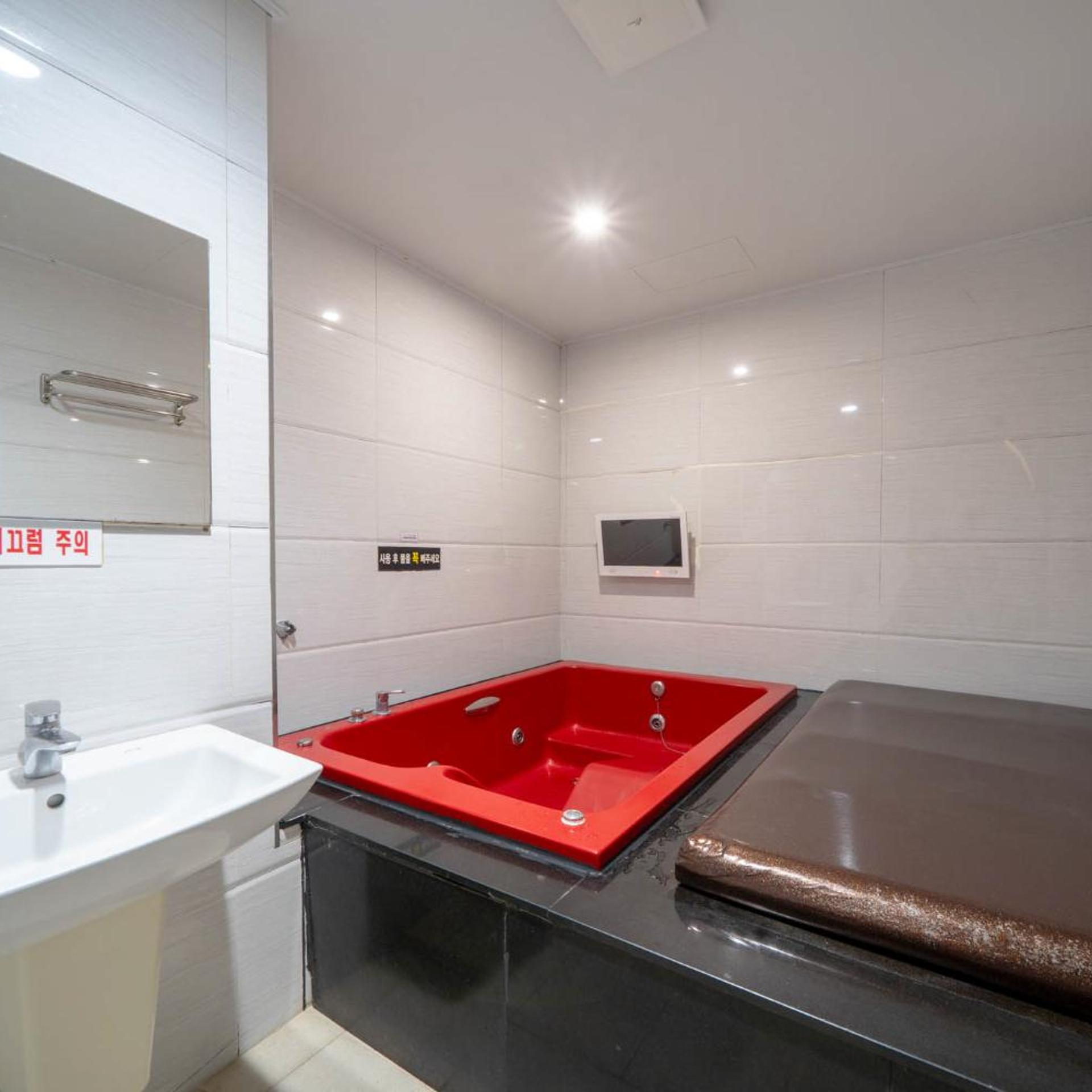 Ava Hotel Changwon 86/99