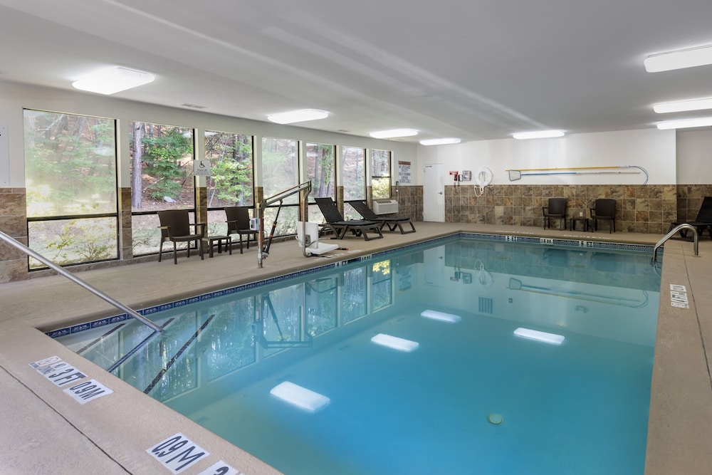 Comfort Inn & Suites Canton Riverstone Area 3/30