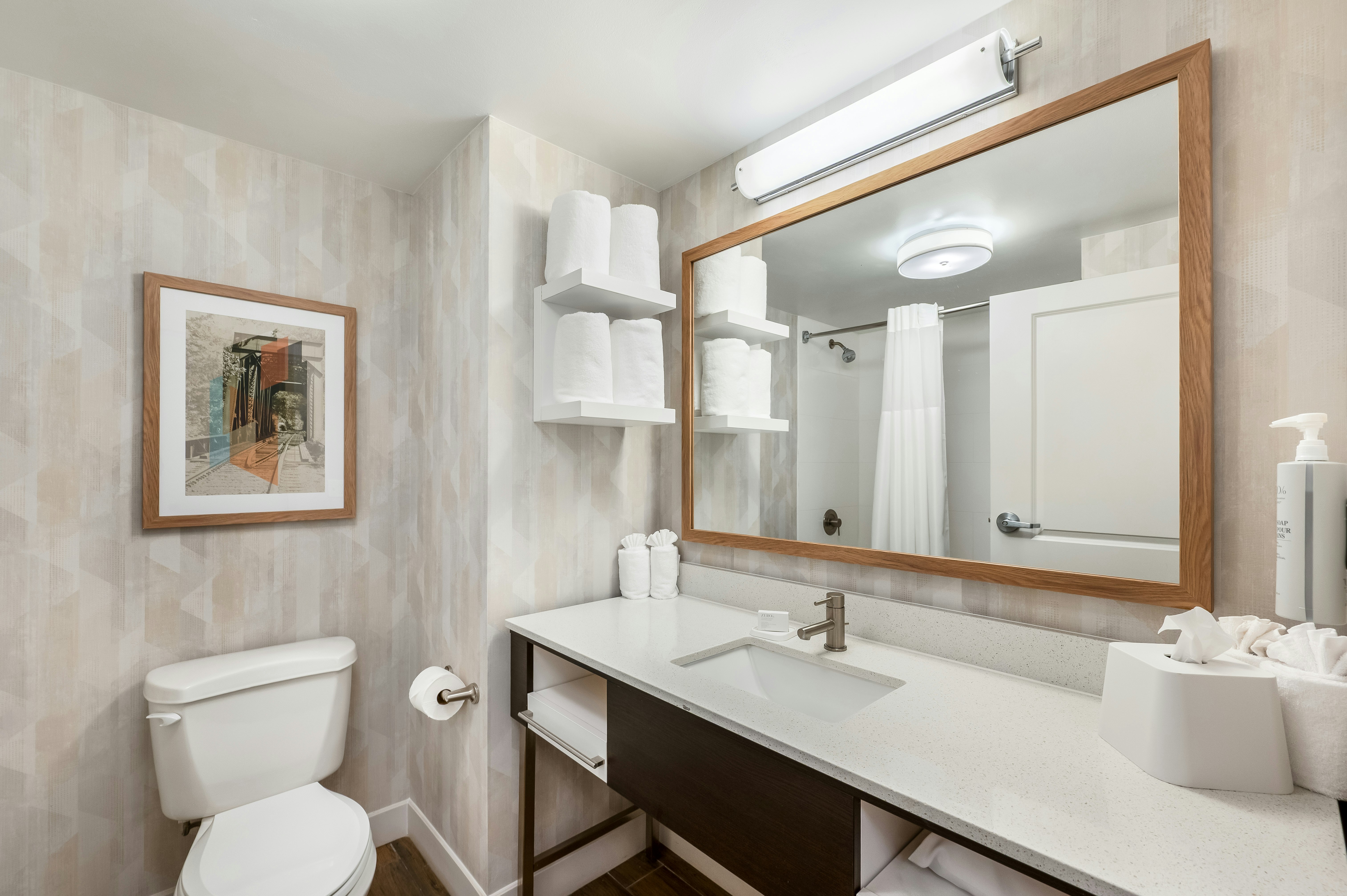 غرفة قياسية بسرير كينج، Hampton Inn White River Junction 5/7